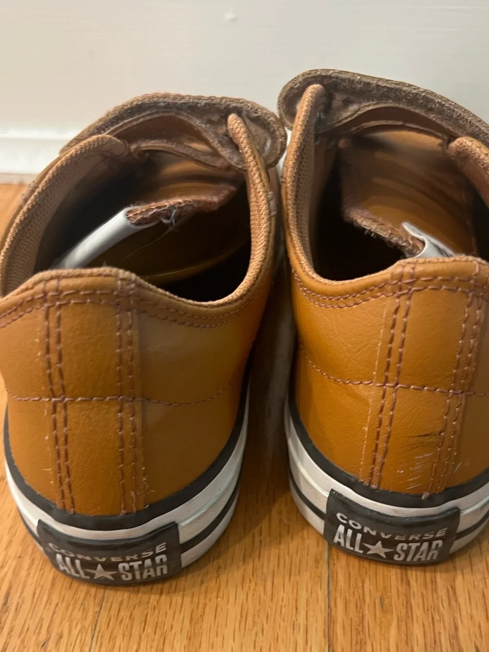 Converse Star Player 76 Leather Easy-On Velcro shoes